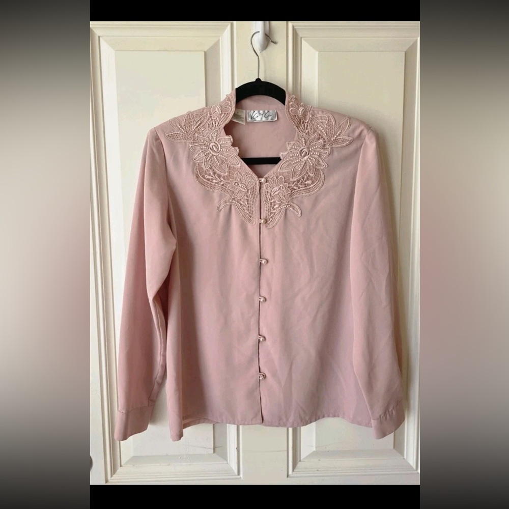 Vintage Chic Lace Collar Women's Blouse in Soft Pink